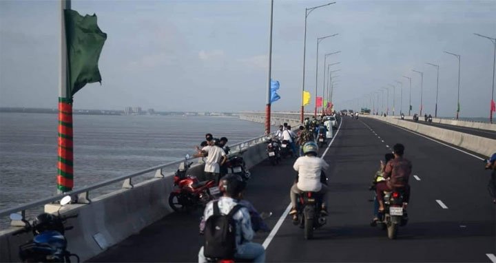 অবশেষে পদ্মা সেতুতে মোটরসাইকেল চলাচলের অনুমতি