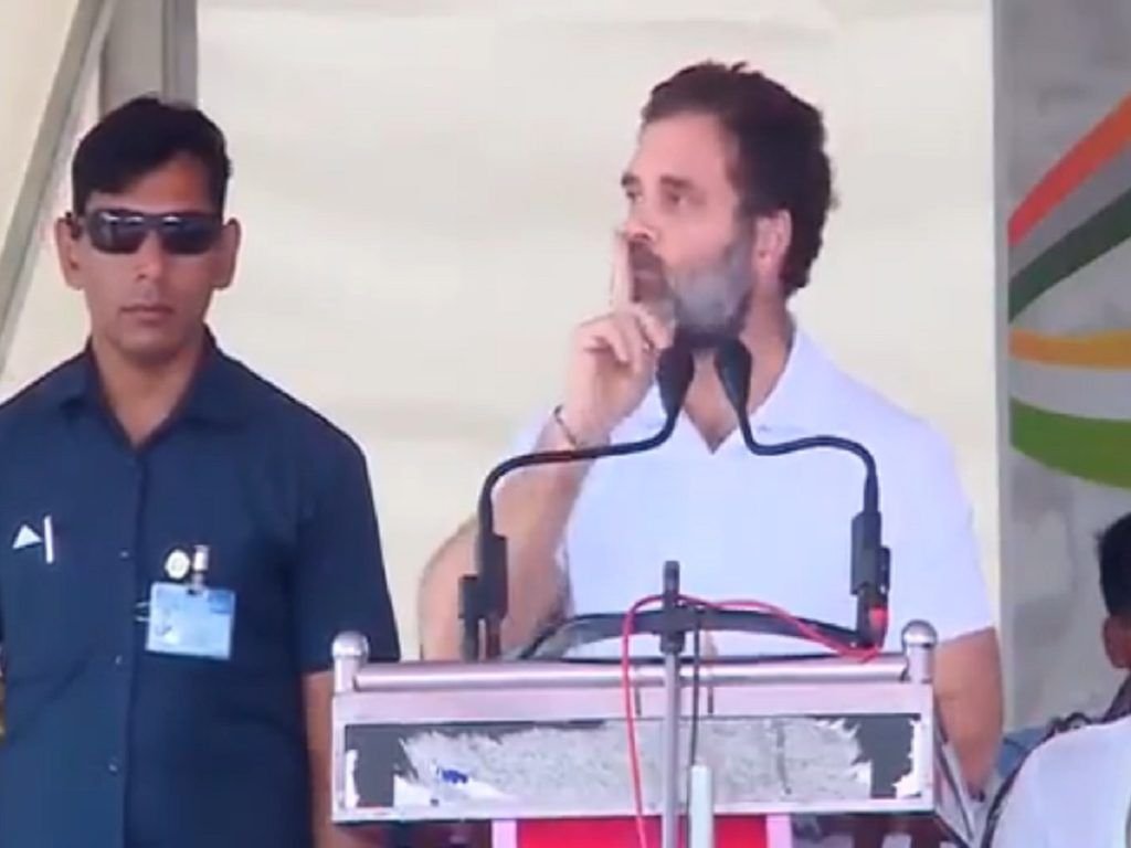 আজান শুনে বক্তব্য থামিয়ে দিলেন রাহুল গান্ধী
