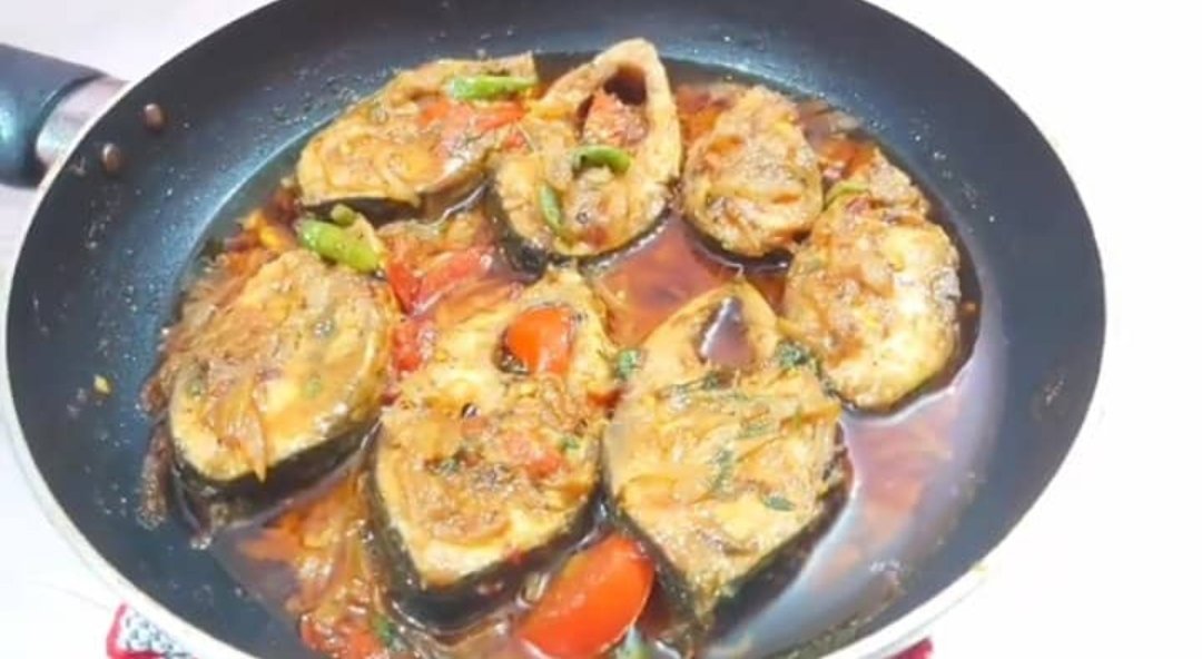 বাটা মরিচে ইলিশ মাছের ঝোল
