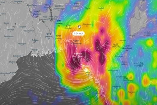 কক্সবাজার ও উত্তর মিয়ানমার উপকূল অতিক্রম করেছে ঘূর্ণিঝড় ‘মোখা’র কেন্দ্র