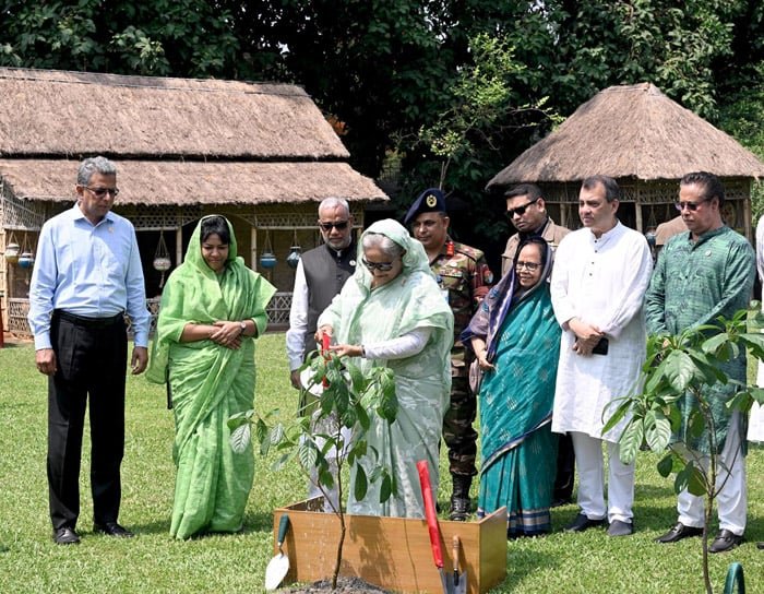 জলবায়ু পরিবর্তনের বিরূপ প্রভাব থেকে দেশকে রক্ষা করা আমাদের কর্তব্য: প্রধানমন্ত্রী
