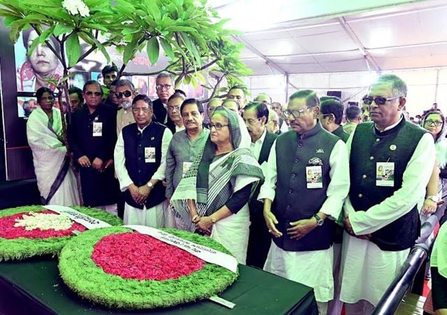 গ্রেনেড হামলায় শহীদদের প্রতি প্রধানমন্ত্রীর শ্রদ্ধা - জাতীয় - ২১ আগস্ট ২০২৩