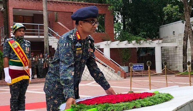 জাতির পিতার সমাধিতে আনসার মহাপরিচালকের শ্রদ্ধা - জাতীয় - ২৮ আগস্ট ২০২৩