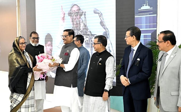 ঢাকায় ফিরেছেন প্রধানমন্ত্রী - জাতীয় - ২৭ আগস্ট ২০২৩