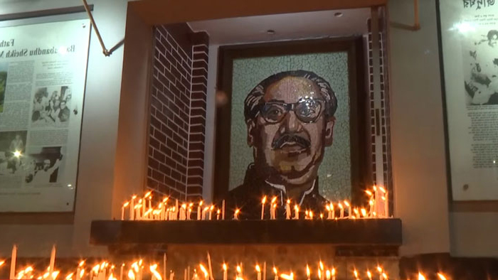 শোকের মাসের প্রথম প্রহরে আলোর মিছিলে বঙ্গবন্ধুর প্রতি শ্রদ্ধা - বাংলাদেশ - ০১ আগস্ট ২০২৩