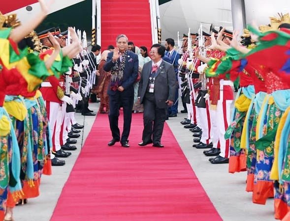 দুটি সম্মেলনে যোগ দিতে ইন্দোনেশিয়ায় পৌঁছেছেন রাষ্ট্রপতি সাহাবুদ্দিন