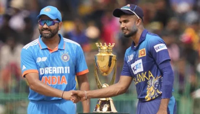 এশিয়া কাপের ফাইনালে টস জিতে ব্যাটিং করছে শ্রীলঙ্কা
