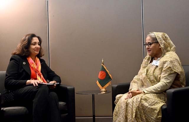 বাংলাদেশে আশ্রয় নেওয়া রোহিঙ্গাদের নিজ দেশে প্রত্যাবাসন চান প্রধানমন্ত্রী