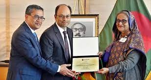 শেখ হাসিনাকে কমিউনিটি ক্লিনিকের জন্য ব্রাউন ইউনিভার্সিটির সম্মাননা