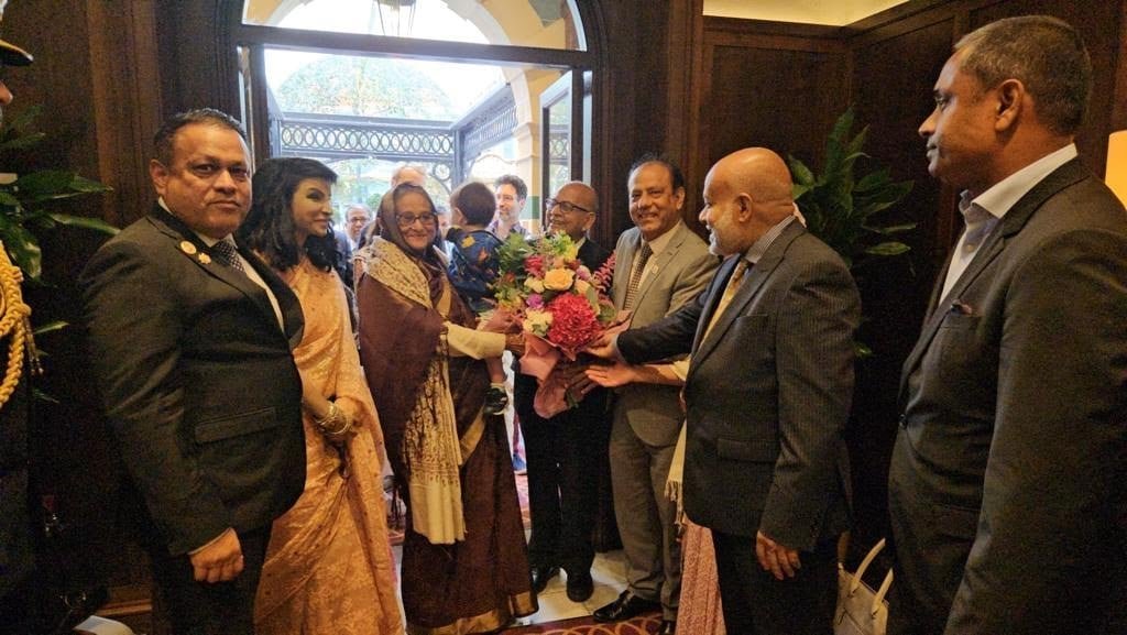 নিউইয়র্ক ও ওয়াশিংটন ডিসি সফর শেষে যুক্তরাজ্যে পৌঁছেছেন শেখ হাসিনা