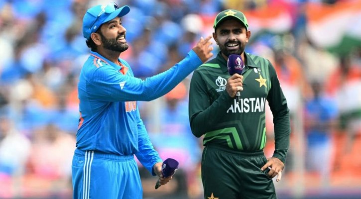 ভারতের কাছে টস হেরে ব্যাটিং করছে পাকিস্তান