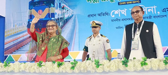 স্বপ্নের পদ্মা সেতু দিয়ে ট্রেন চলাচলের উদ্বোধন করেছেন প্রধানমন্ত্রী