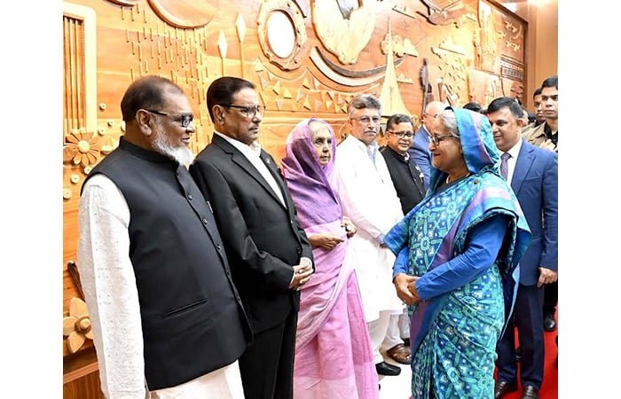 গ্লোবাল গেটওয়ে ফোরামে যোগ দিতে ব্রাসেলসের উদ্দেশে ঢাকা ছেড়েছেন প্রধানমন্ত্রী