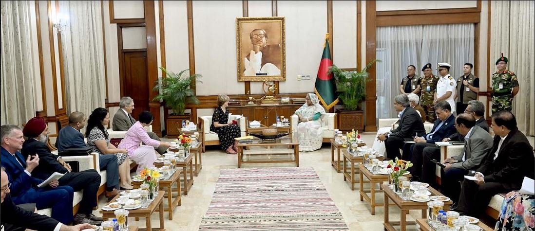 যুক্তরাষ্ট্রের ১২ সদস্যের প্রতিনিধি দলের সঙ্গে প্রধানমন্ত্রীর সৌজন্য সাক্ষাৎ