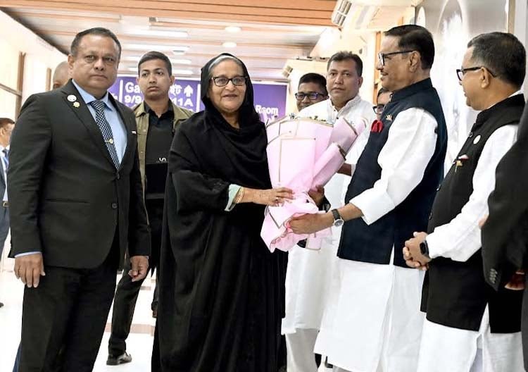 সৌদি আরব সফর শেষে দেশে ফিরেছেন প্রধানমন্ত্রী