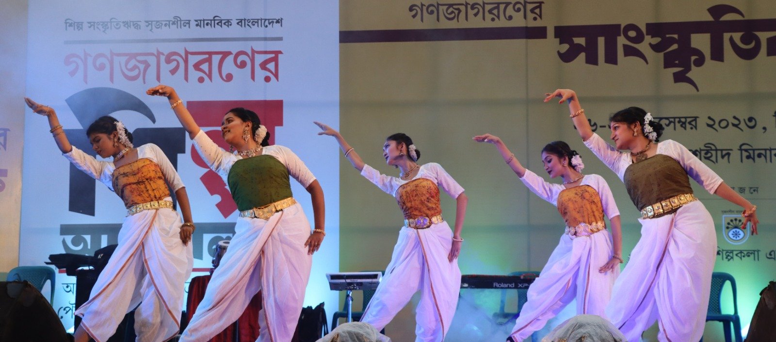 গণজাগরণের সাংস্কৃতিক উৎসবে মুখরিত শহীদ মিনার চত্বর
