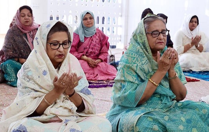 প্রধানমন্ত্রী হযরত শাহজালাল ও হযরত শাহ পরানের মাজার জিয়ারত করেছেন