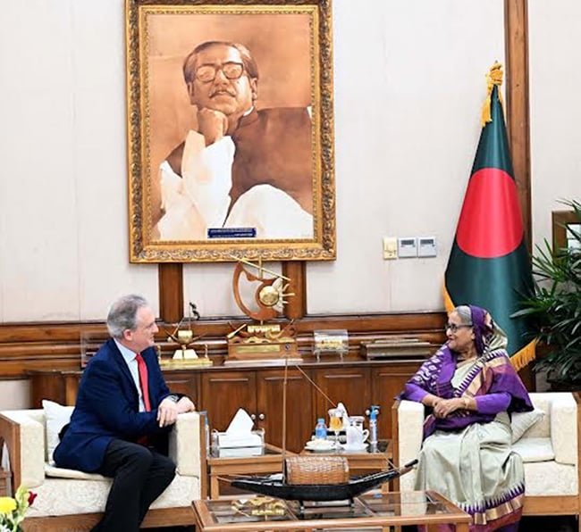 প্রধানমন্ত্রীর সঙ্গে স্পেনের রাষ্ট্রদূতের সাক্ষাৎ