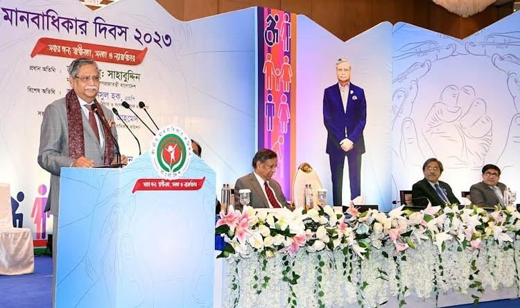 যুদ্ধ নয়, আলোচনার মাধ্যমেই সকল সমস্যার সমাধান সম্ভব: রাষ্ট্রপতি