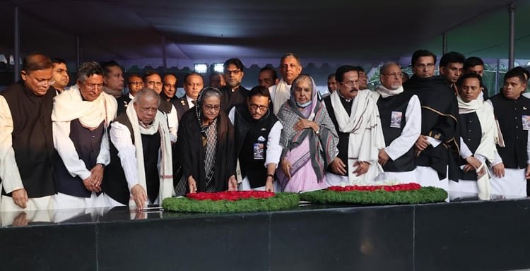 শহীদ বুদ্ধিজীবী দিবসে রায়েরবাজার সমাধিসৌধে আওয়ামী লীগের শ্রদ্ধা