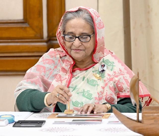 ৫৩তম বিজয় দিবসের স্মারক ডাকটিকিট অবমুক্ত করলেন প্রধানমন্ত্রী
