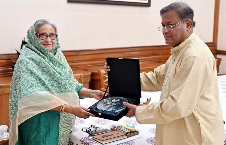 ‘এশিয়া ক্লাইমেট মোবিলিটি চ্যাম্পিয়ন লিডার অ্যাওয়ার্ড’ প্রধানমন্ত্রীর হাতে হস্তান্তর
