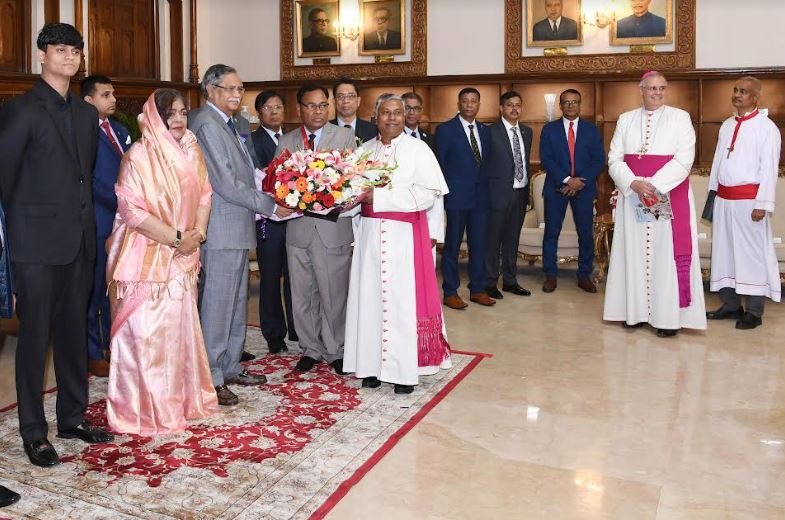 ‘বড়দিন’ উপলক্ষে খ্রিস্ট ধর্মাবলম্বী নেতৃবৃন্দের সাথে রাষ্ট্রপতির শুভেচ্ছা বিনিময়