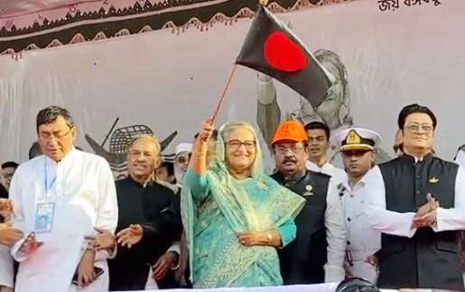 কলাবাগান মাঠে নির্বাচনী জনসভায় ভাষণ দিলেন শেখ হাসিনা