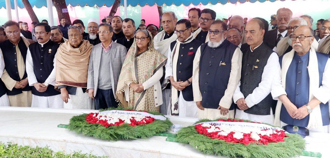 টুঙ্গিপাড়ায় জাতির পিতার সমাধিতে প্রধানমন্ত্রীর শ্রদ্ধা