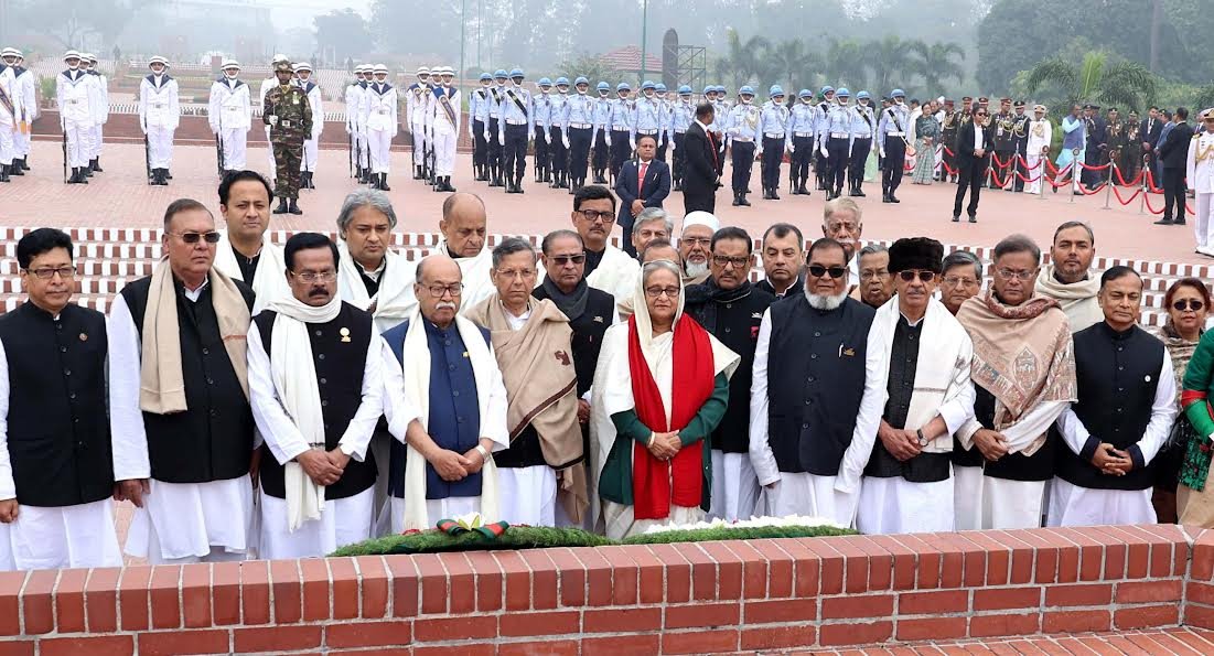 জাতীয় স্মৃতিসৌধে শ্রদ্ধা জানিয়েছেন প্রধানমন্ত্রী ও মন্ত্রিসভার নতুন সদস্যরা