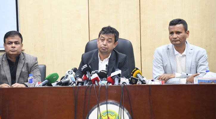 বেনাপোল এক্সপ্রেস ট্রেনে আগুন দেওয়ার ঘটনায় গ্রেফতার ৬