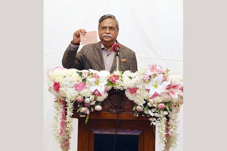 বঙ্গভবনে পোস্টাল ব্যালটের মাধ্যমে ভোট দিলেন রাষ্ট্রপতি