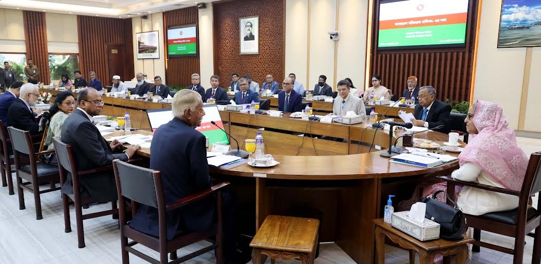 প্রকল্প বাস্তবায়নে মানুষের লাভের কথা ভাবতে হবে: প্রধানমন্ত্রী