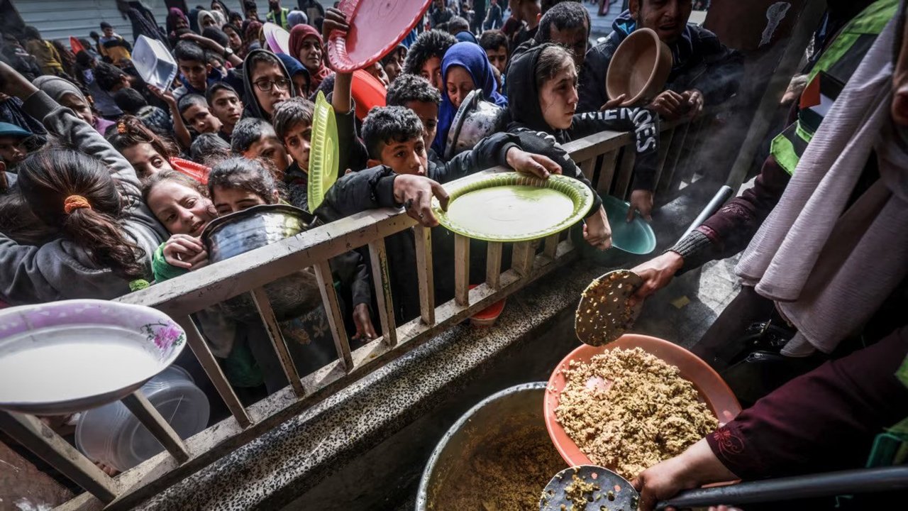 গাজায় শিশুরা খাবারের অভাবে অসুস্থ হয়ে পড়ছে