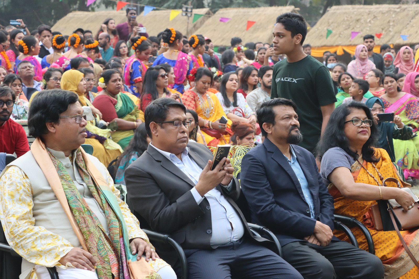 বাংলাদেশ শিল্পকলা একাডেমির বর্ণাঢ্য বসন্ত বরণ অনুষ্ঠান
