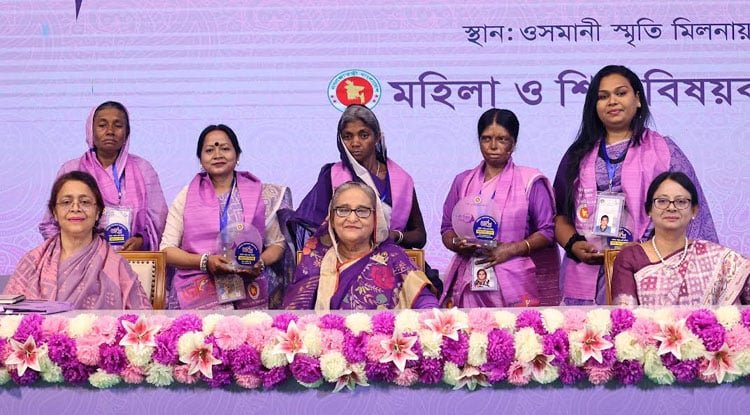প্রধানমন্ত্রী সফল পাঁচ নারীকে জয়িতা পুরস্কার দিলেন