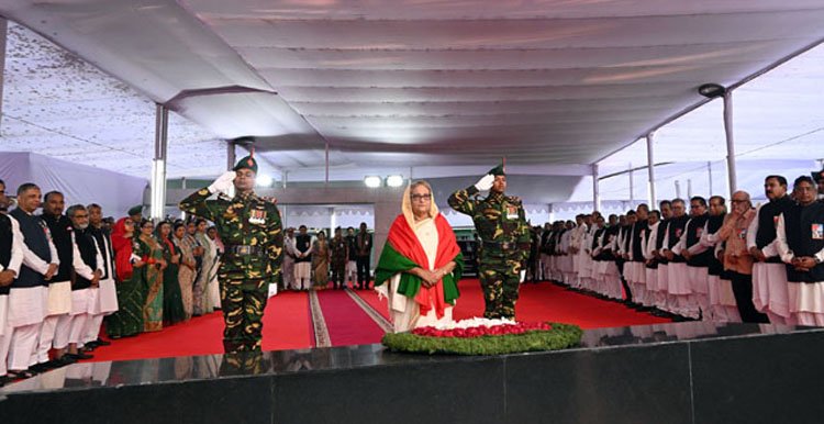 ৭ মার্চ উপলক্ষে জাতির পিতার প্রতিকৃতিতে প্রধানমন্ত্রীর শ্রদ্ধা
