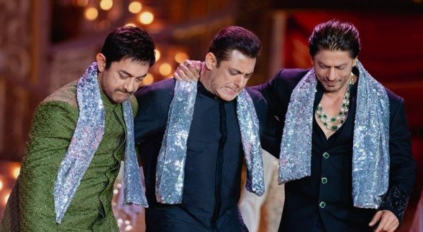 মুকেশ আম্বানীর ছেলের বিয়েতে নাচলেন সালমান, শাহরুখ এবং আমির