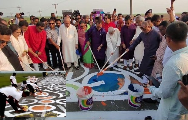 কিশোরগঞ্জের হাওরাঞ্চলে ১৪ কিলোমিটার সড়কে বৈশাখী আলপনা অঙ্কন হচ্ছে