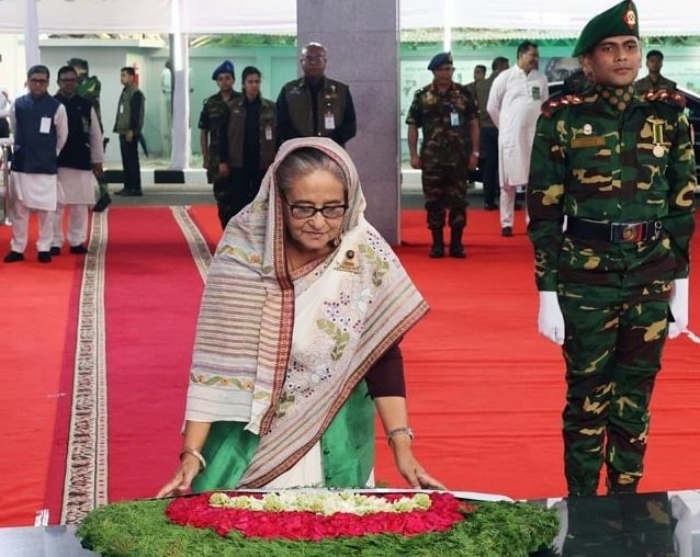 ঐতিহাসিক মুজিবনগর দিবসে বঙ্গবন্ধুর প্রতিকৃতিতে প্রধানমন্ত্রীর শ্রদ্ধা