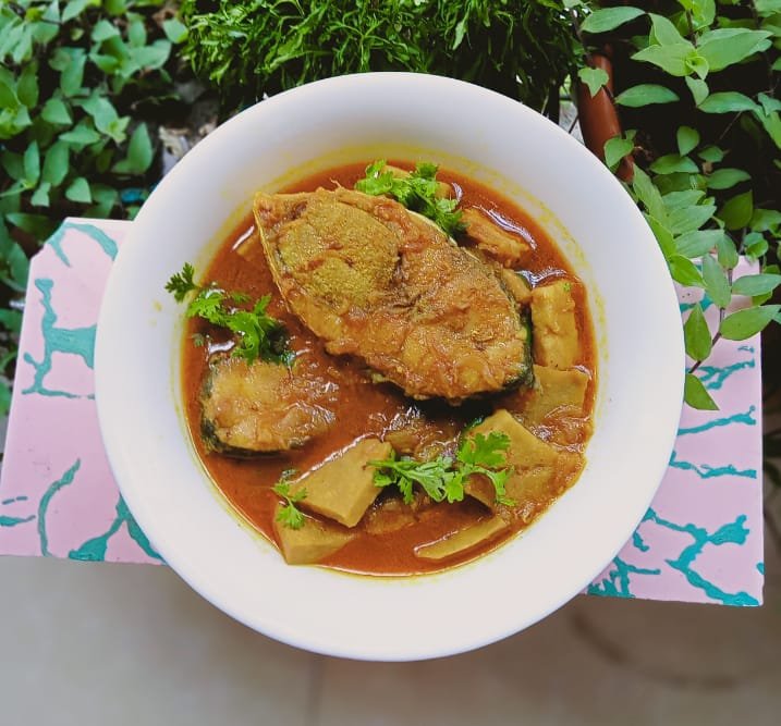 রান্না: মান কচুর গোড়া দিয়ে ইলিশের ঝোল