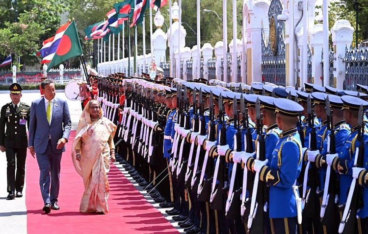 থাইল্যান্ডের প্রধানমন্ত্রীর কার্যালয়ে শেখ হাসিনাকে আন্তরিক অভ্যর্থনা