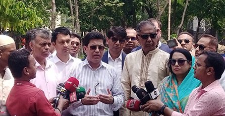 জমে থাকা পানি দ্রুত সরানোর জন্য আমাদের কর্মী বাহিনী রেডি থাকে : মেয়র তাপস