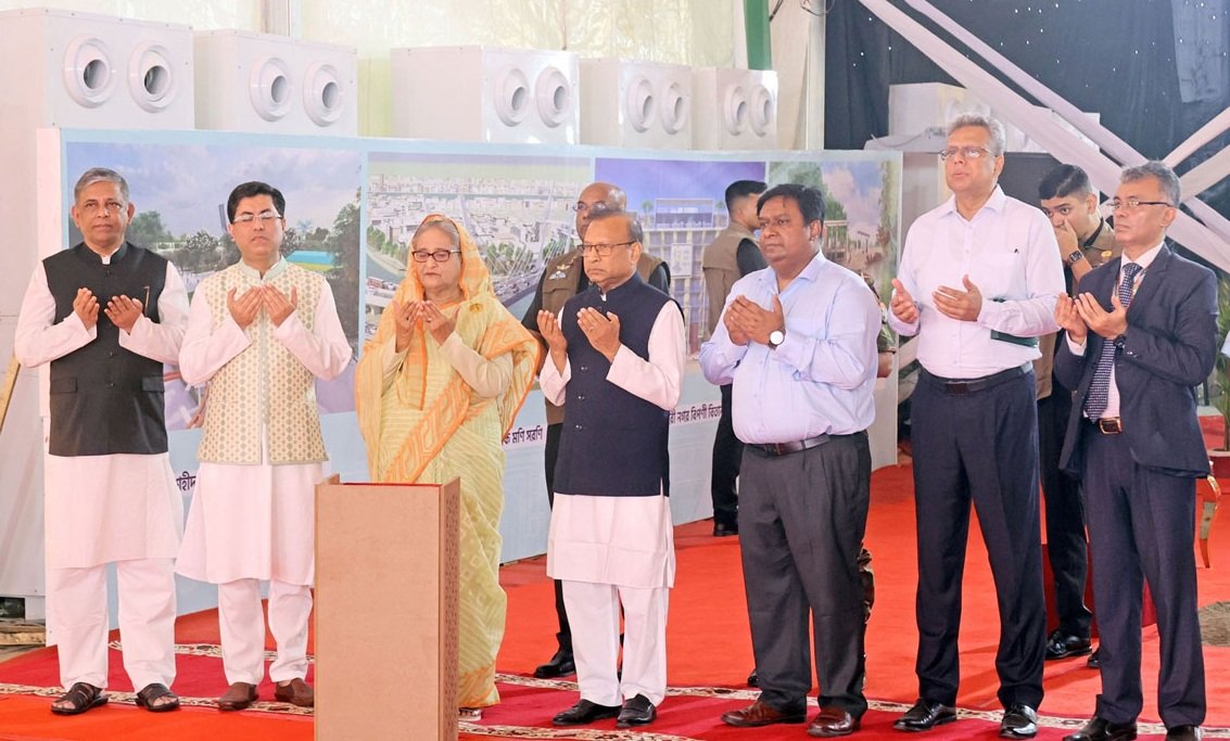 বঙ্গবাজার মার্কেটসহ ৪ প্রকল্পের নির্মাণ কাজ উদ্বোধন করলেন প্রধানমন্ত্রী