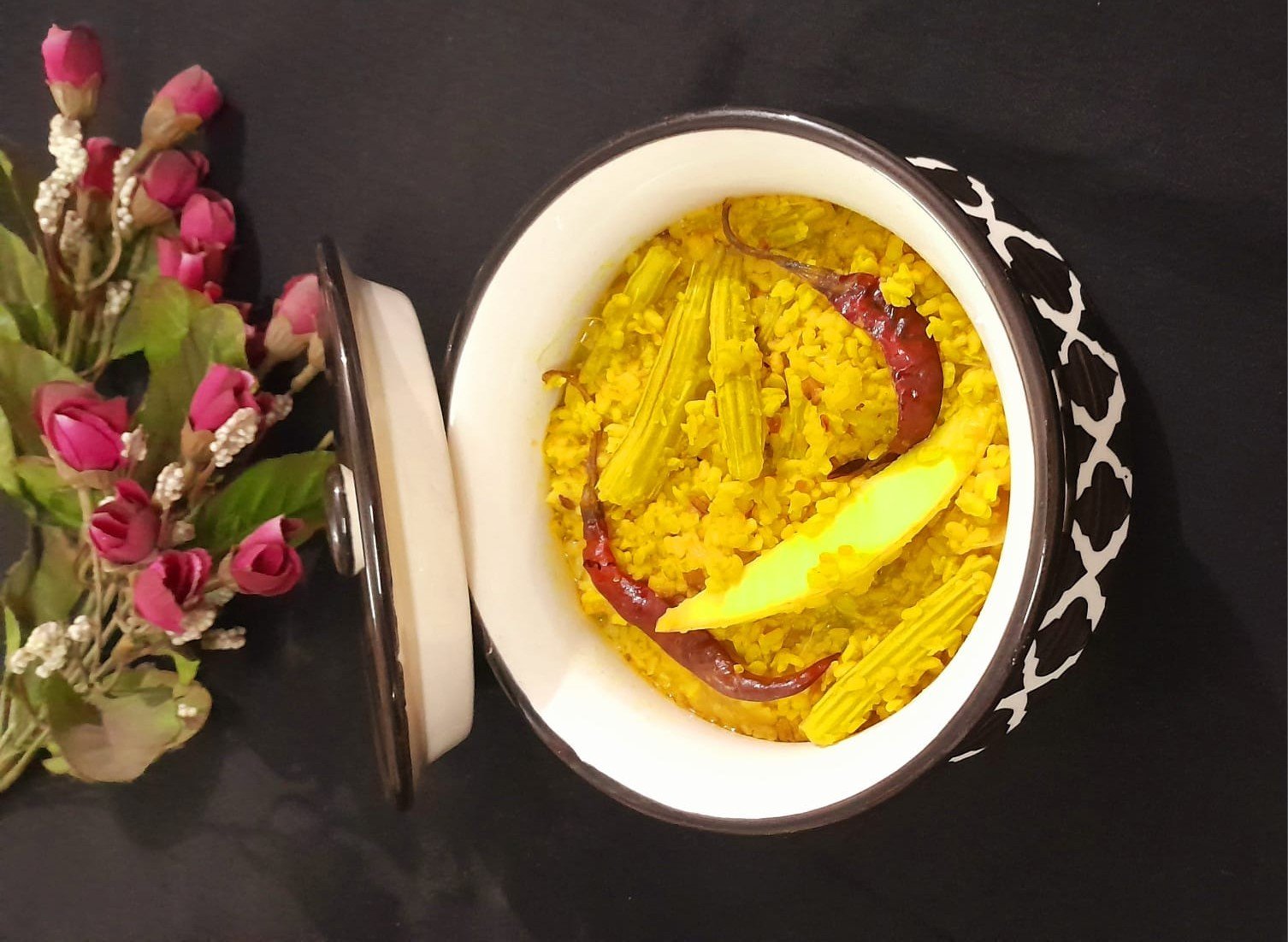 রান্না: সজিনা দিয়ে সোনামুগ ডাল