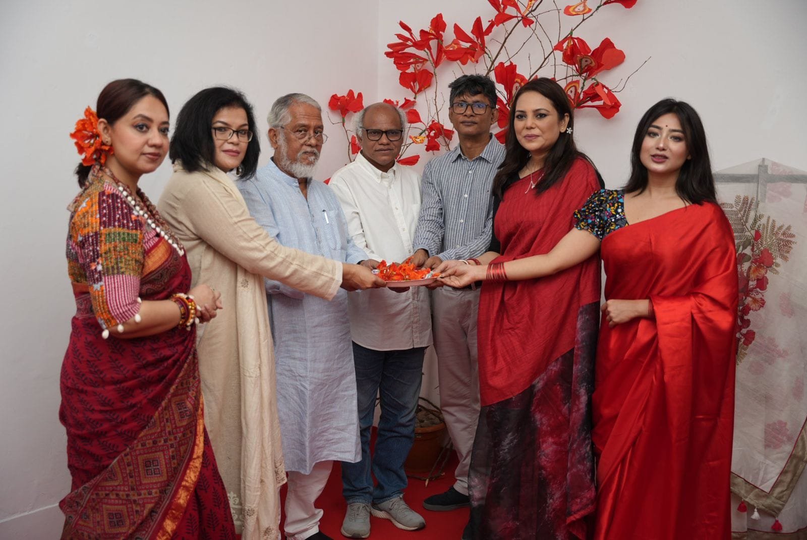 শুরু হয়েছে ‘কৃষ্ণচূড়া তোমার রঙে’শিরোনামে মিতুলের পোশাক প্রদর্শনী