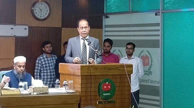 এনআইডি কার্ড ব্যবস্থাপনায় সেবা গ্রহীতাকে যেন হয়রানি না করা হয়: সিইসি