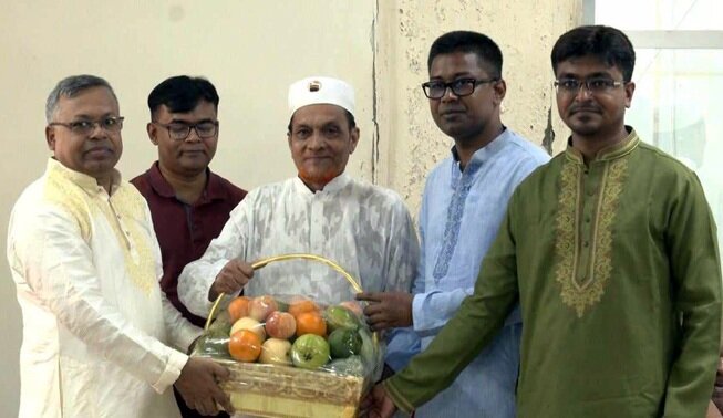বীর মুক্তিযোদ্ধাদের জন্য প্রধানমন্ত্রীর ফল ও মিষ্টান্ন উপহার