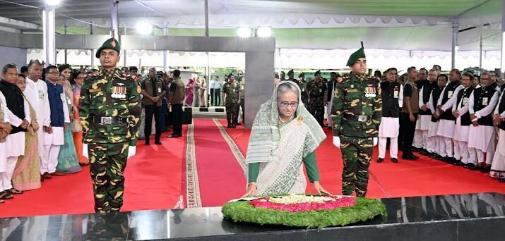 বঙ্গবন্ধুর প্রতিকৃতিতে প্রধানমন্ত্রীর শ্রদ্ধা