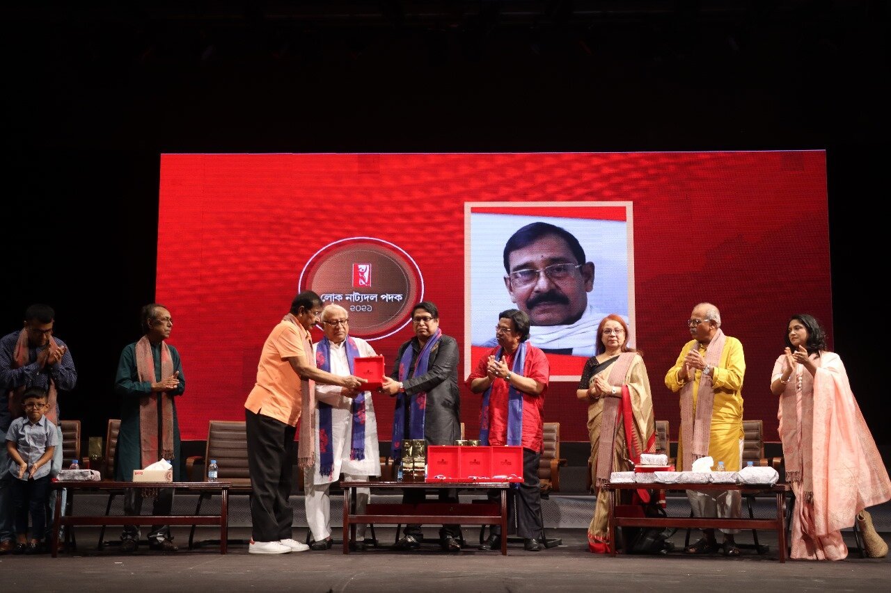 লোক নাট্যদলের আয়োজনে গুণীজন সম্মাননা পেলেন ৬ নাট্যজন